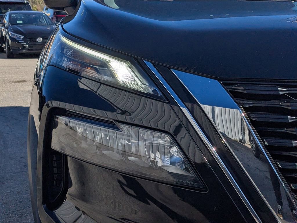 Used 2023 Nissan Rogue S image 9