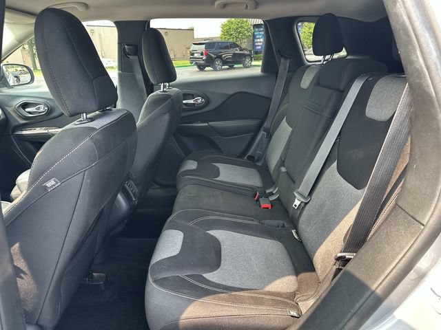 Used 2014 Jeep Cherokee Latitude w/ Cold Weather Group AWD/4WD image 12