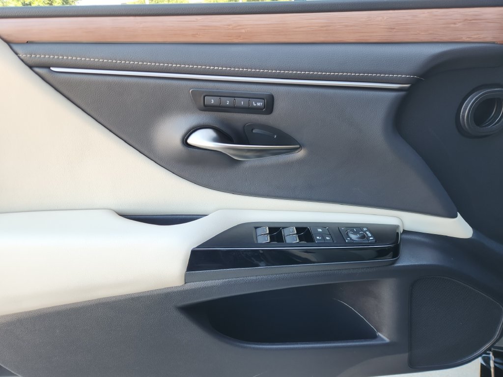 Certified 2025 Lexus ES 350 w/ Premium Package FWD image 22