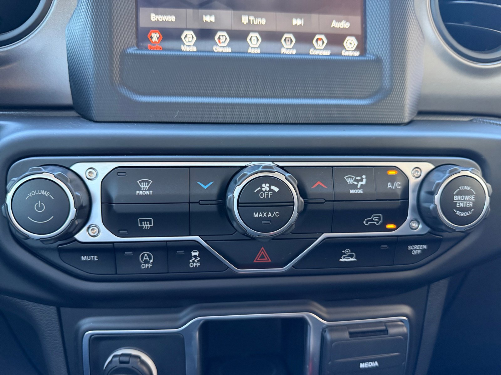 Used 2023 Jeep Gladiator Sport w/ Trailer Tow Package image 11