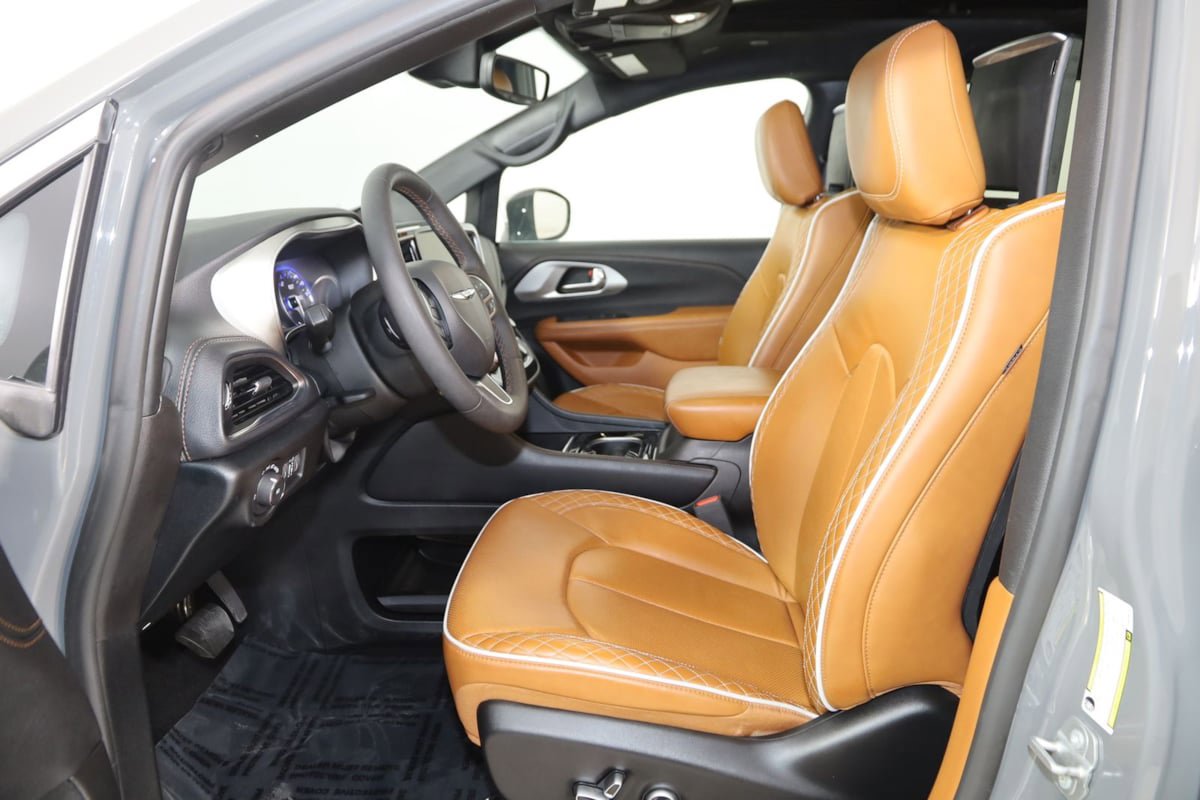 Used 2024 Chrysler Pacifica Pinnacle image 12
