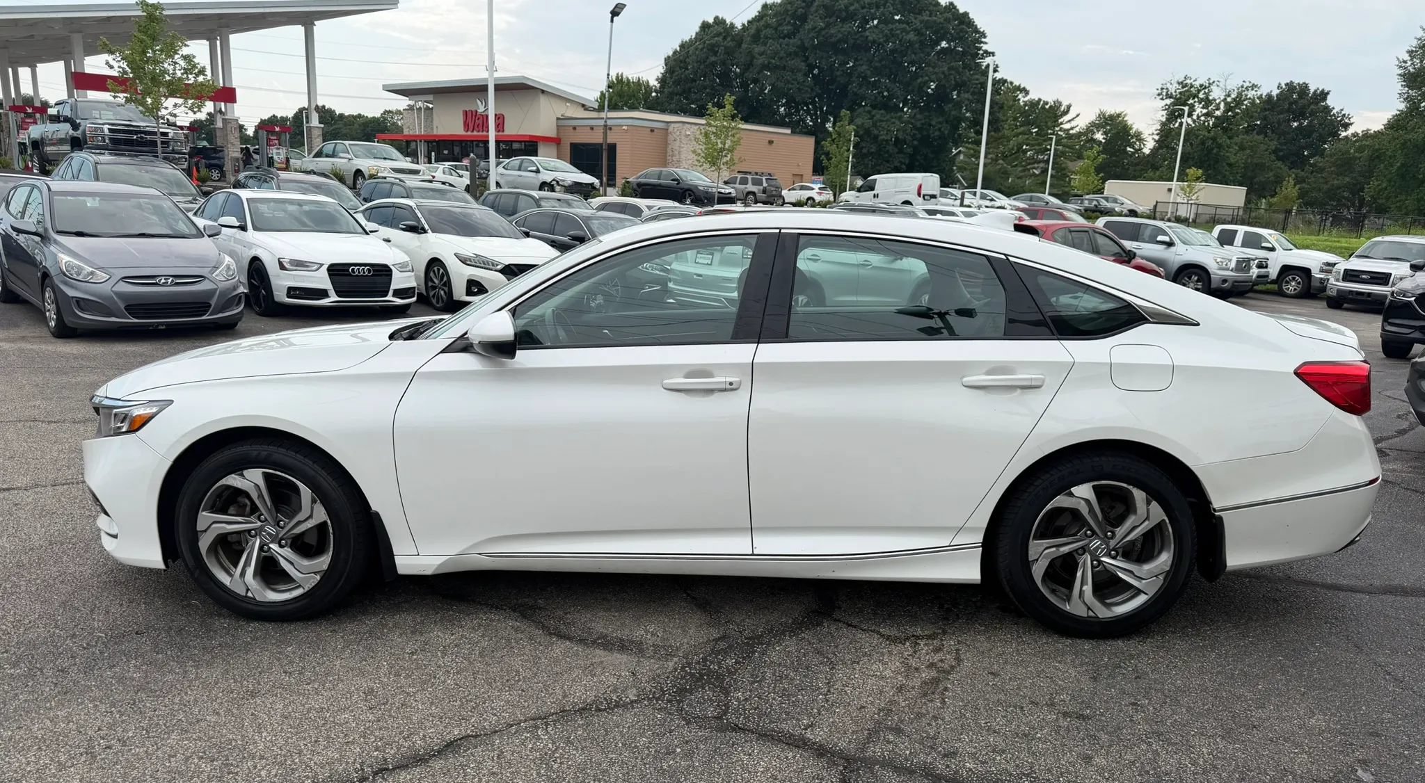 Used 2018 Honda Accord EX-L image 2