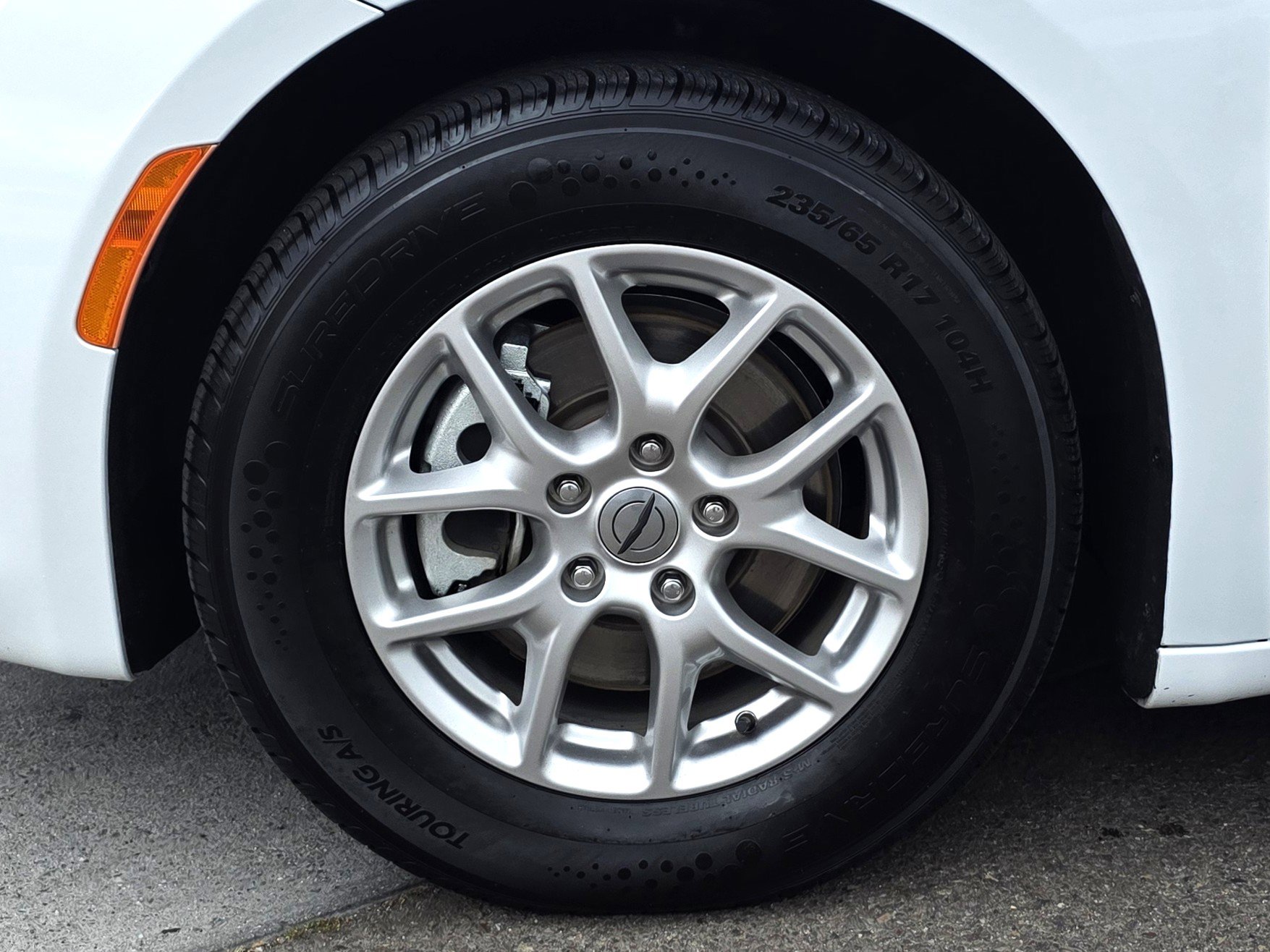 Certified 2023 Chrysler Voyager LX image 9