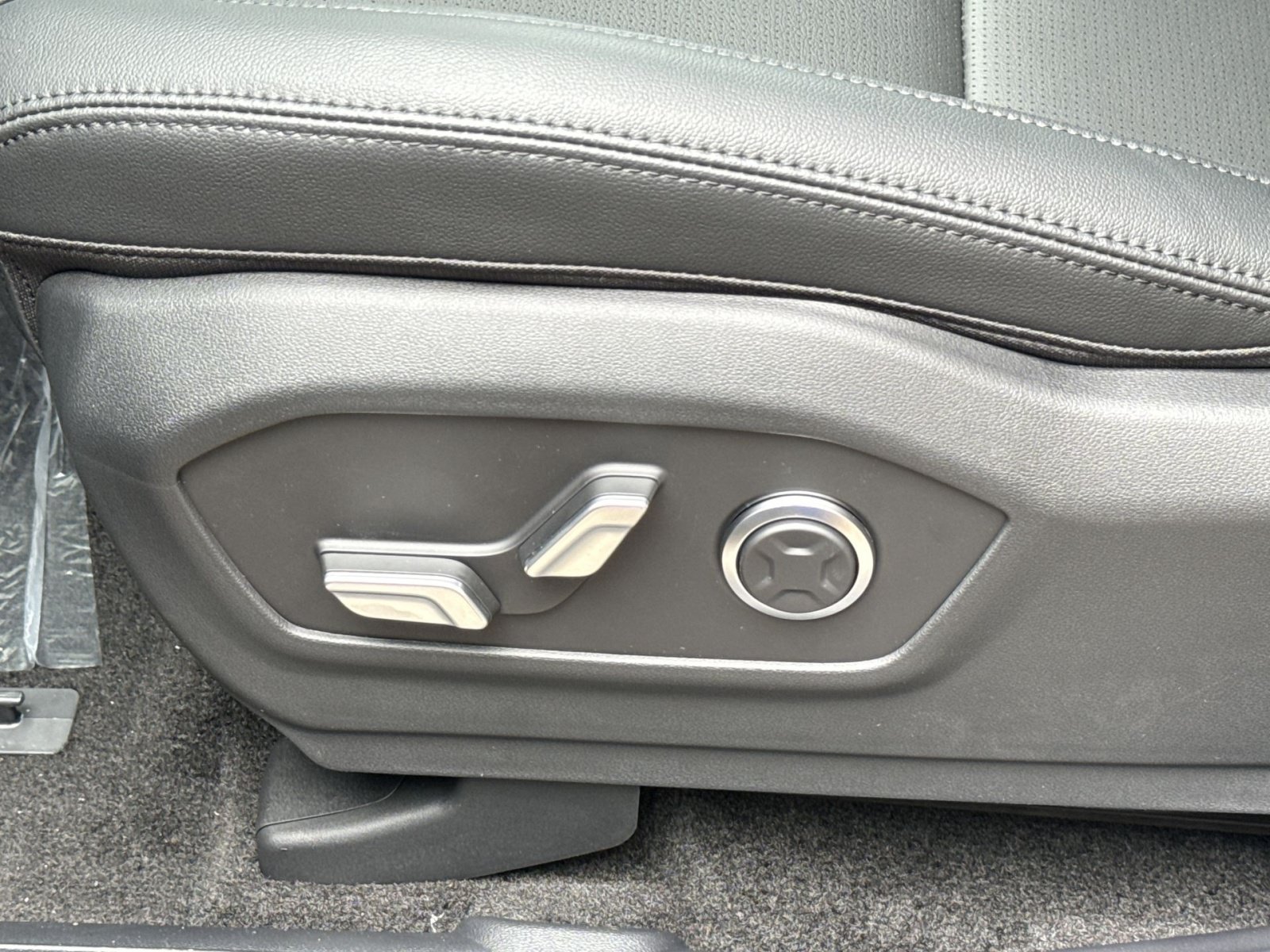 New 2027 Hyundai Santa Fe Limited FWD image 14