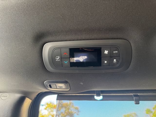 Used 2018 Chrysler Pacifica Limited w/ Advanced Safetytec Group FWD image 48