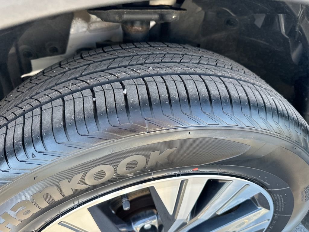 Used 2023 Nissan Rogue SV w/ SV Premium B Package image 16