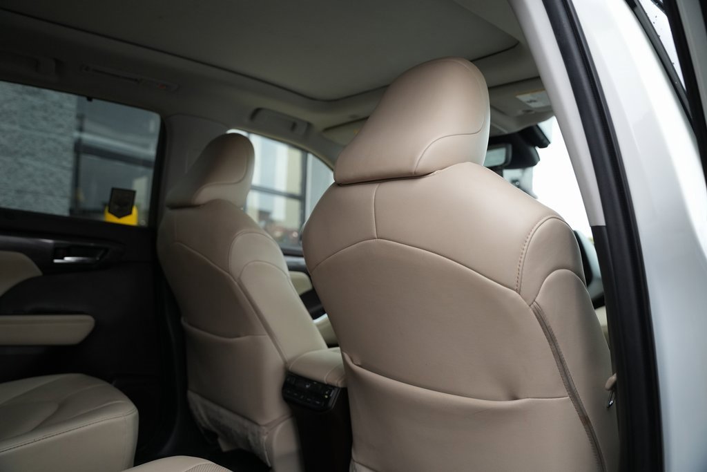 Used 2021 Toyota Highlander Platinum image 28