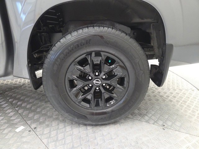 Used 2024 Nissan Frontier SV image 19