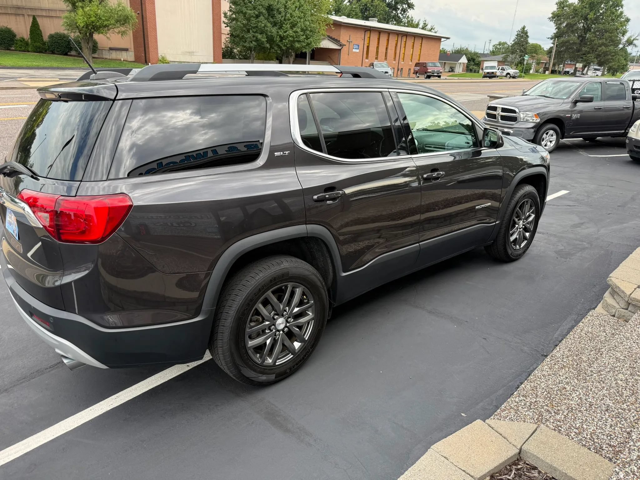 Used 2017 GMC Acadia SLT FWD image 6