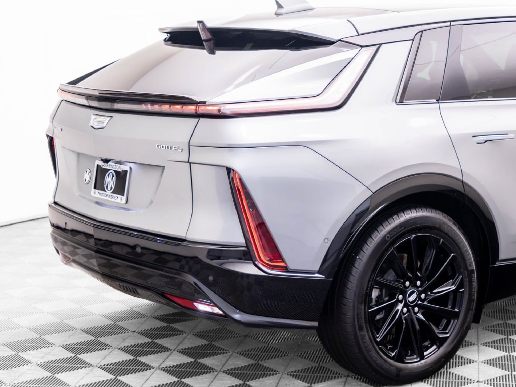 Used 2024 Cadillac Lyriq Sport AWD/4WD image 34