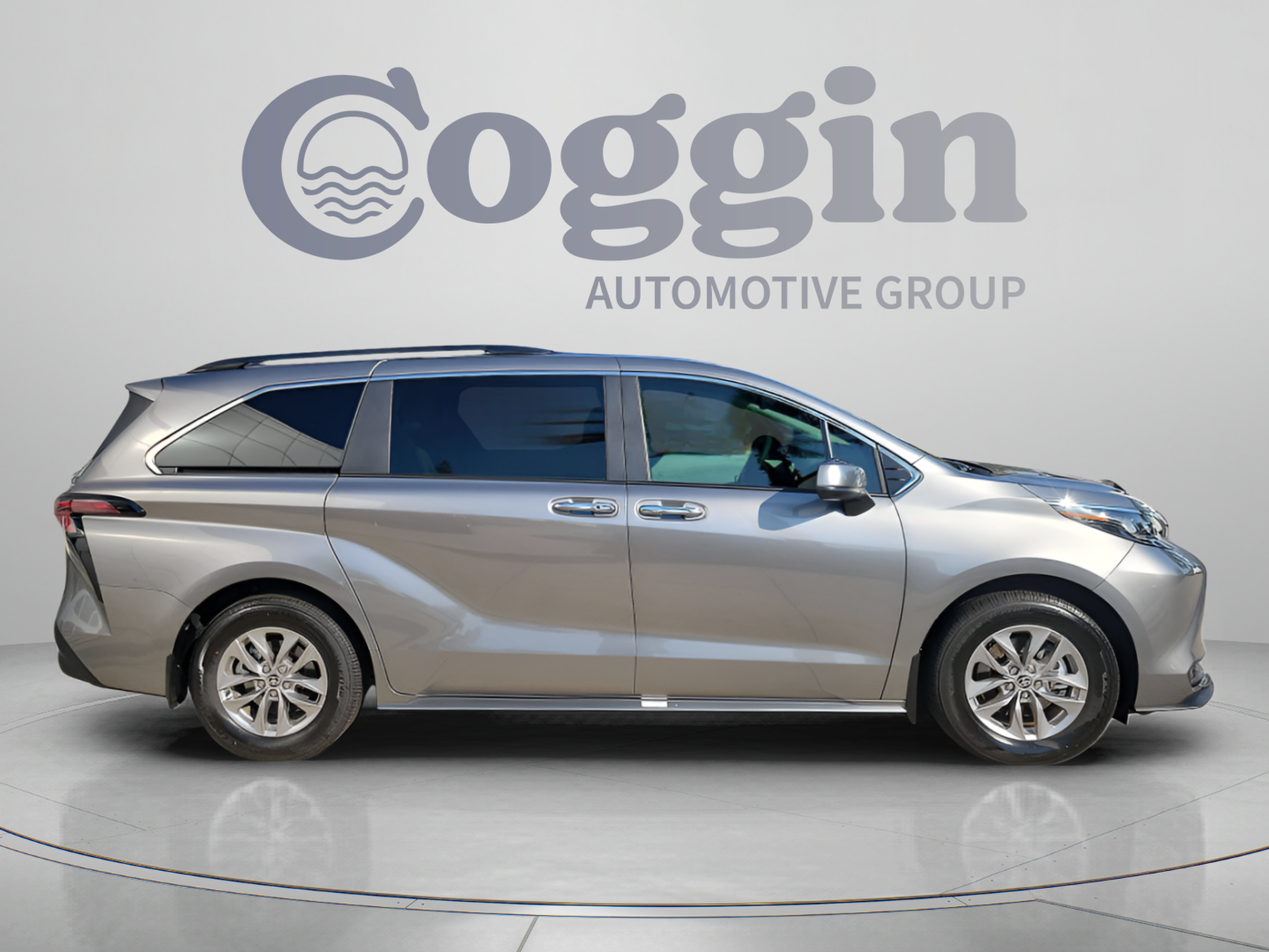 Certified 2026 Toyota Sienna XLE FWD image 8