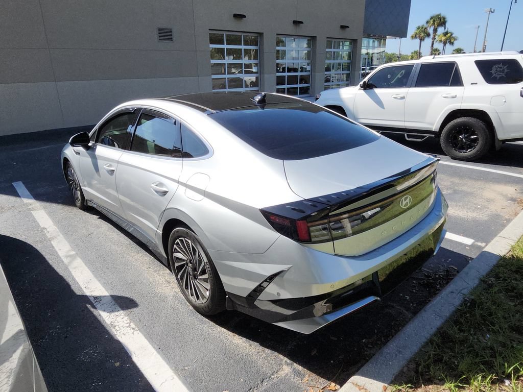 Used 2025 Hyundai Sonata Limited FWD image 3