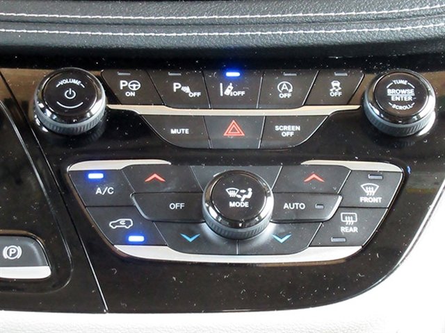 Used 2022 Chrysler Pacifica Limited image 30