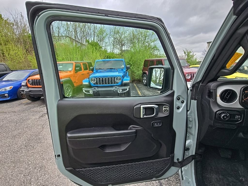 Used 2024 Jeep Wrangler Sport S image 20