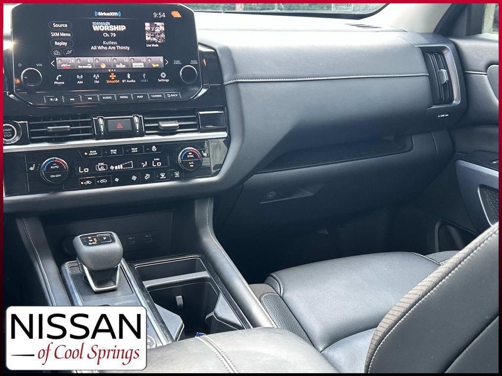 Used 2023 Nissan Pathfinder SL AWD/4WD image 25