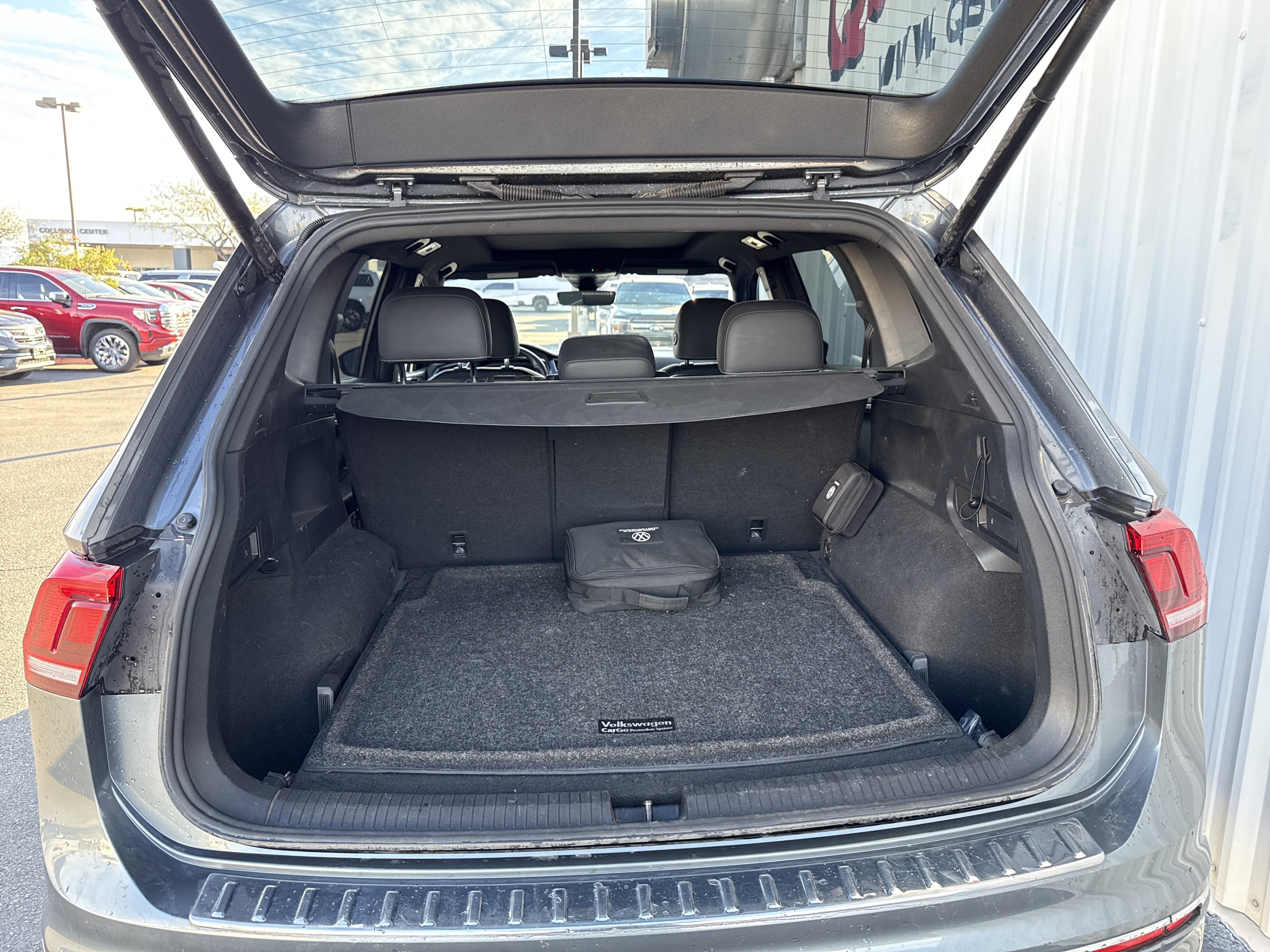 Used 2022 Volkswagen Tiguan SEL R-Line image 7