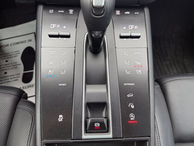 Used 2022 Porsche Macan AWD/4WD image 11