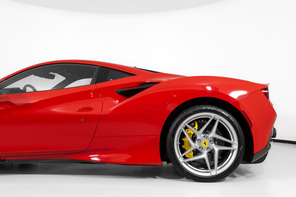 Certified 2022 Ferrari F8 Tributo RWD image 16