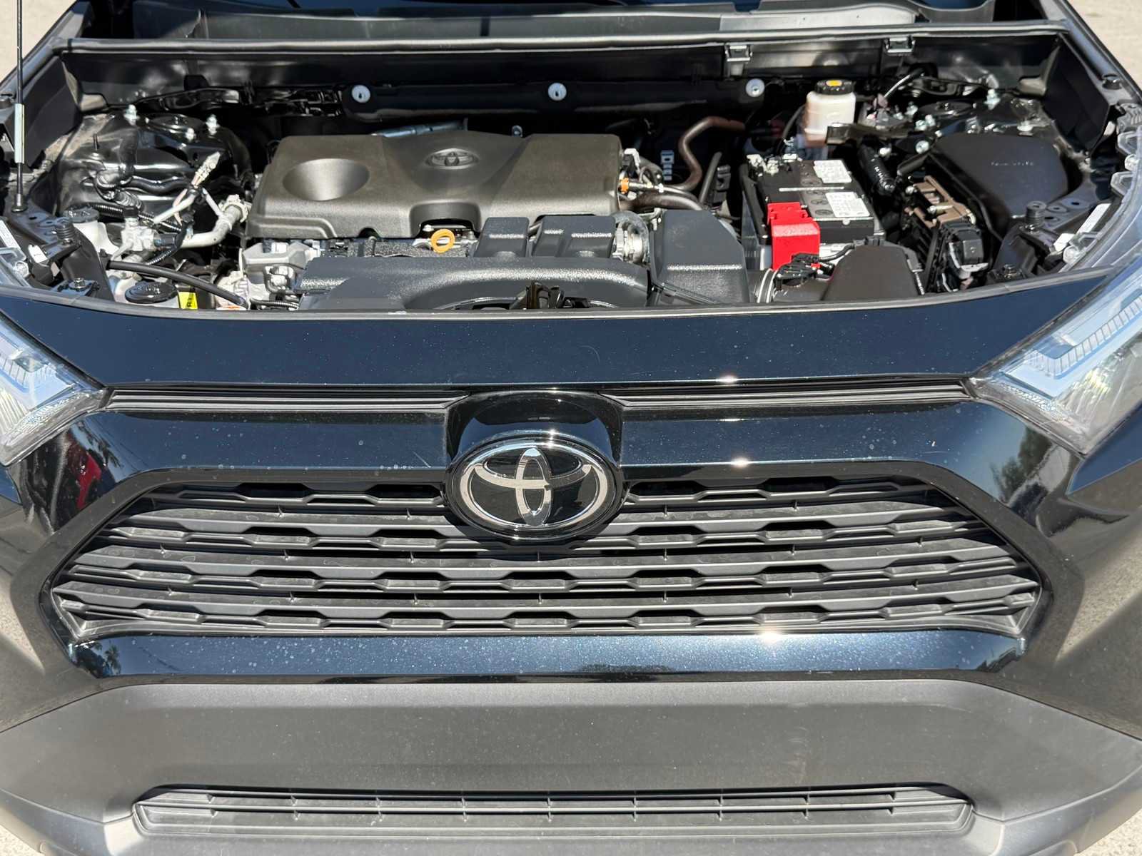 Used 2024 Toyota RAV4 XLE AWD/4WD image 32