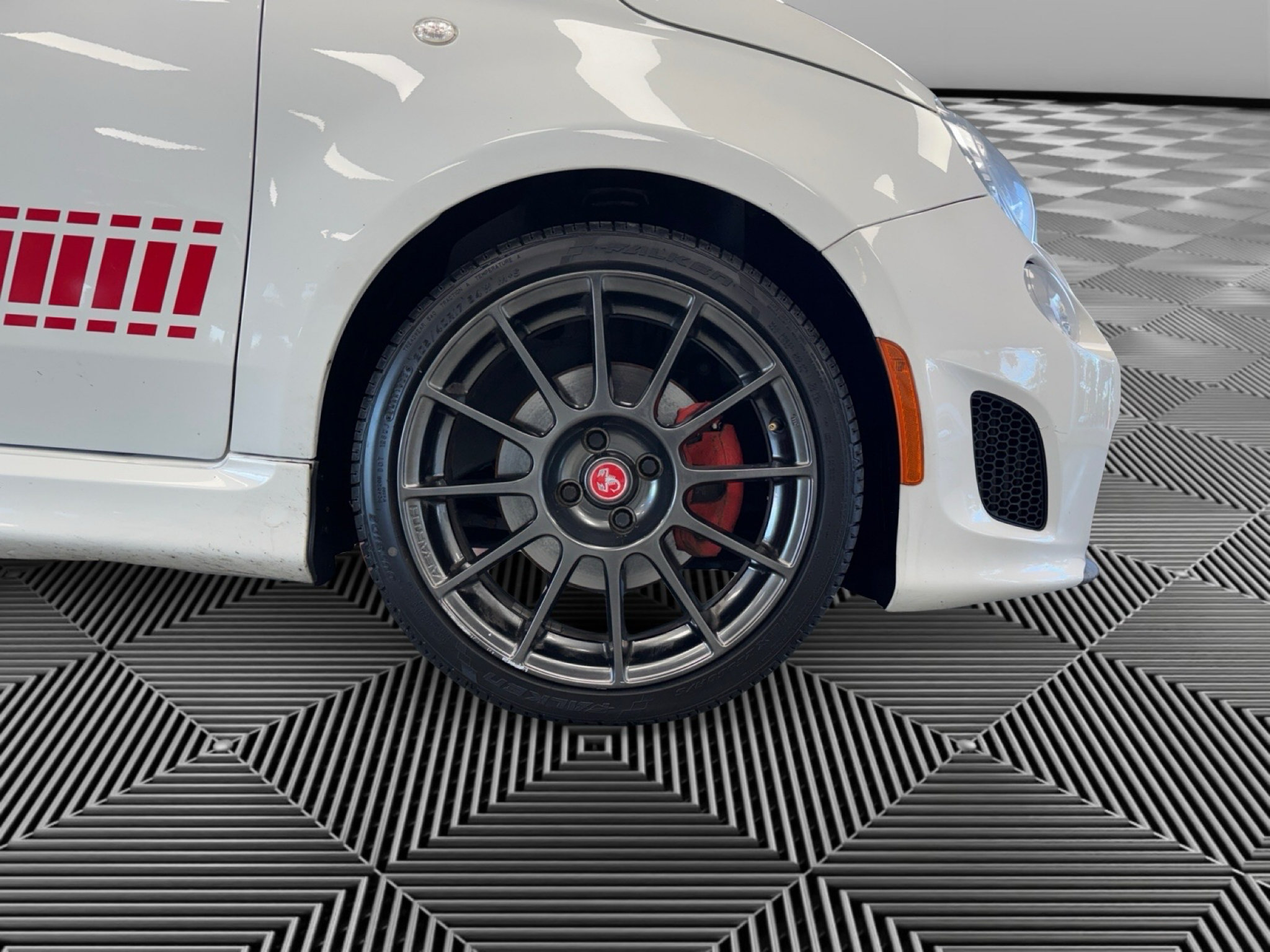 Used 2013 FIAT 500 Abarth w/ Beats Audio Pkg FWD image 10