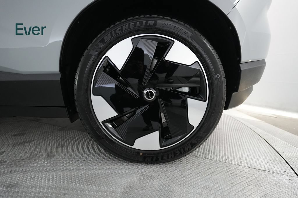 Used 2025 Volvo EX30 Plus w/ Protection Package Premier AWD/4WD image 9
