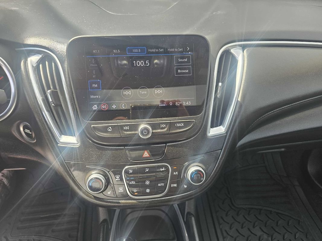 Used 2019 Chevrolet Malibu LT w/ Leather Package image 11