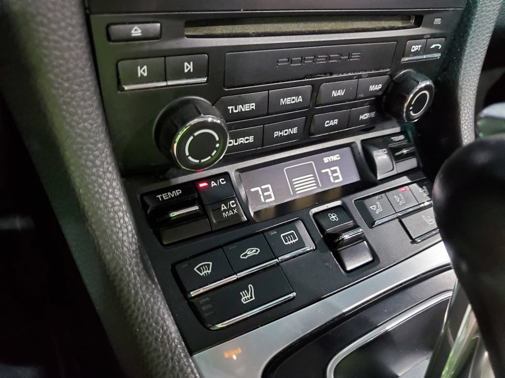 Used 2019 Porsche 718 Boxster RWD image 25