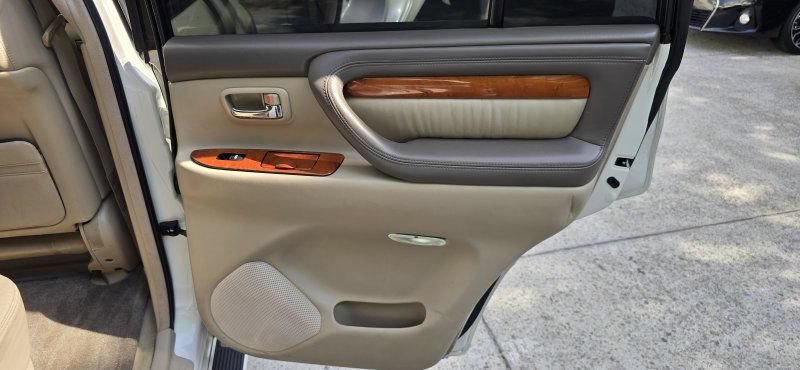 Used 2003 Lexus LX 470 4WD image 32