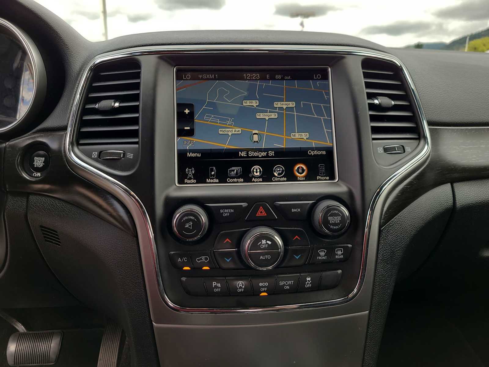 Used 2017 Jeep Grand Cherokee Altitude image 24