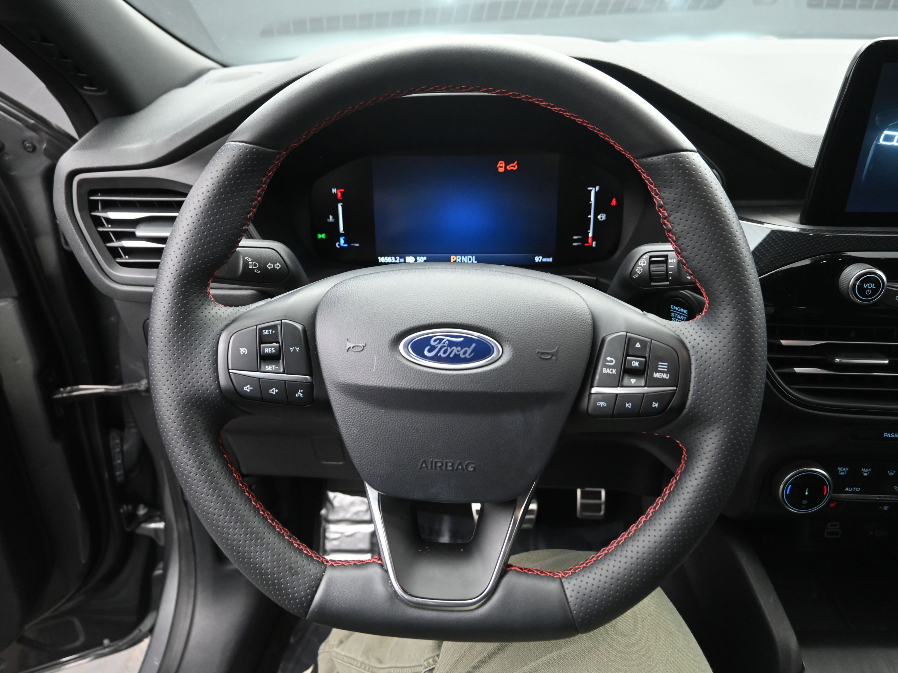 Used 2024 Ford Escape ST-Line w/ Equipment Group 301A image 17