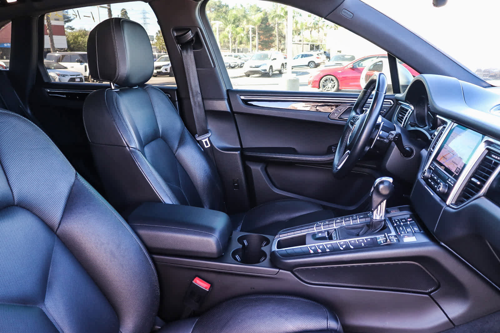 Used 2017 Porsche Macan image 18