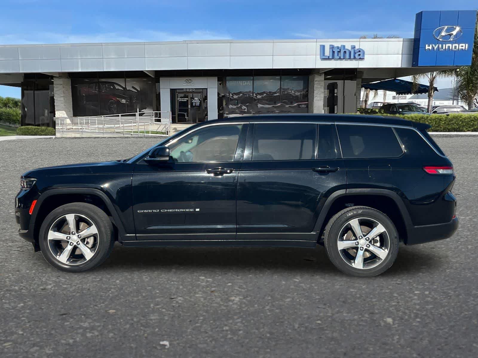 Used 2022 Jeep Grand Cherokee L Limited AWD/4WD image 6