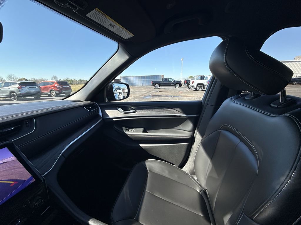Used 2025 Jeep Grand Cherokee Limited image 26