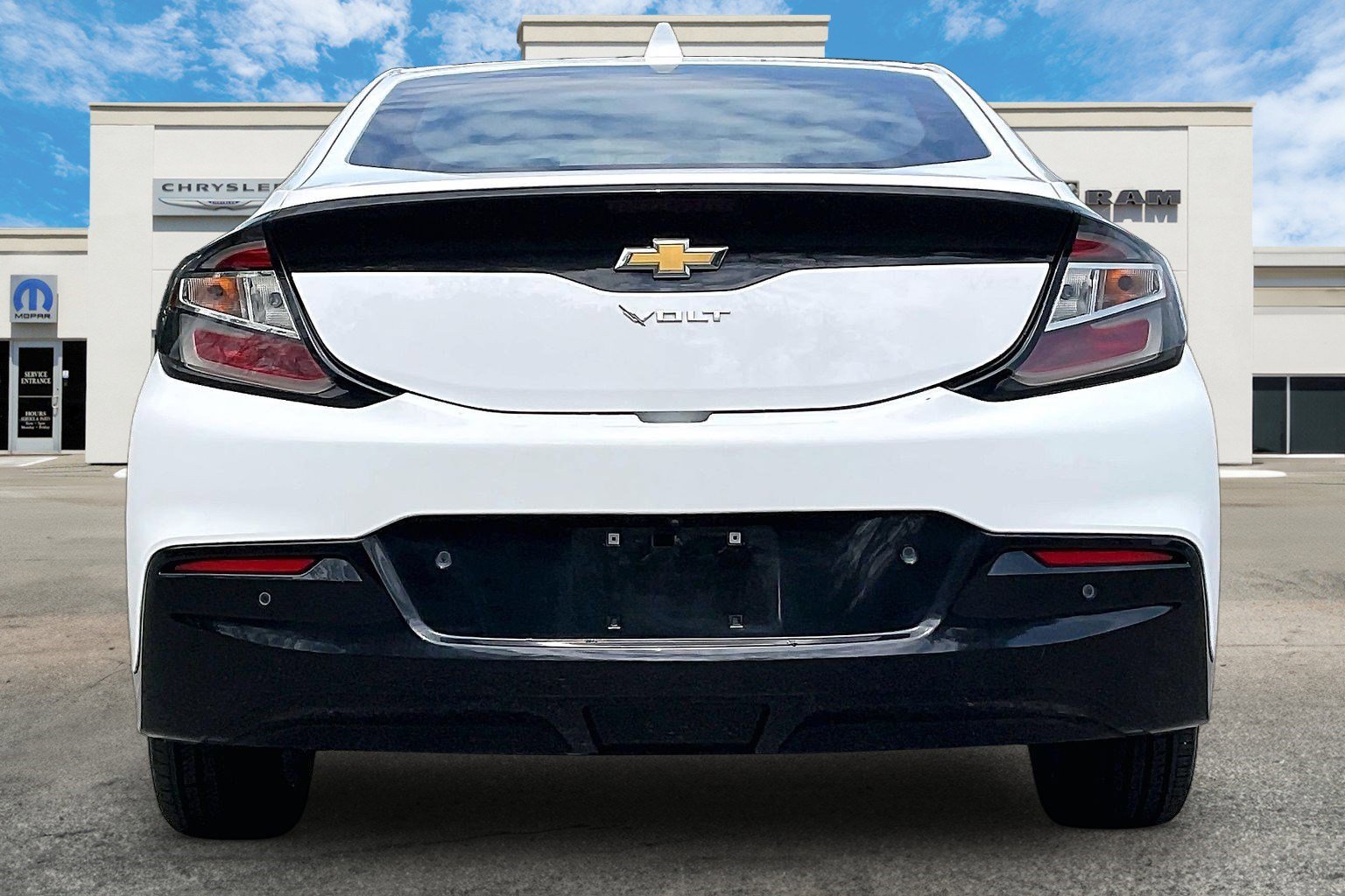 Used 2018 Chevrolet Volt Premier w/ Driver Confidence Package FWD image 4