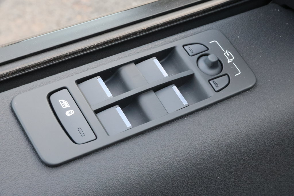 New 2026 Land Rover Discovery Sport Landmark AWD/4WD image 14