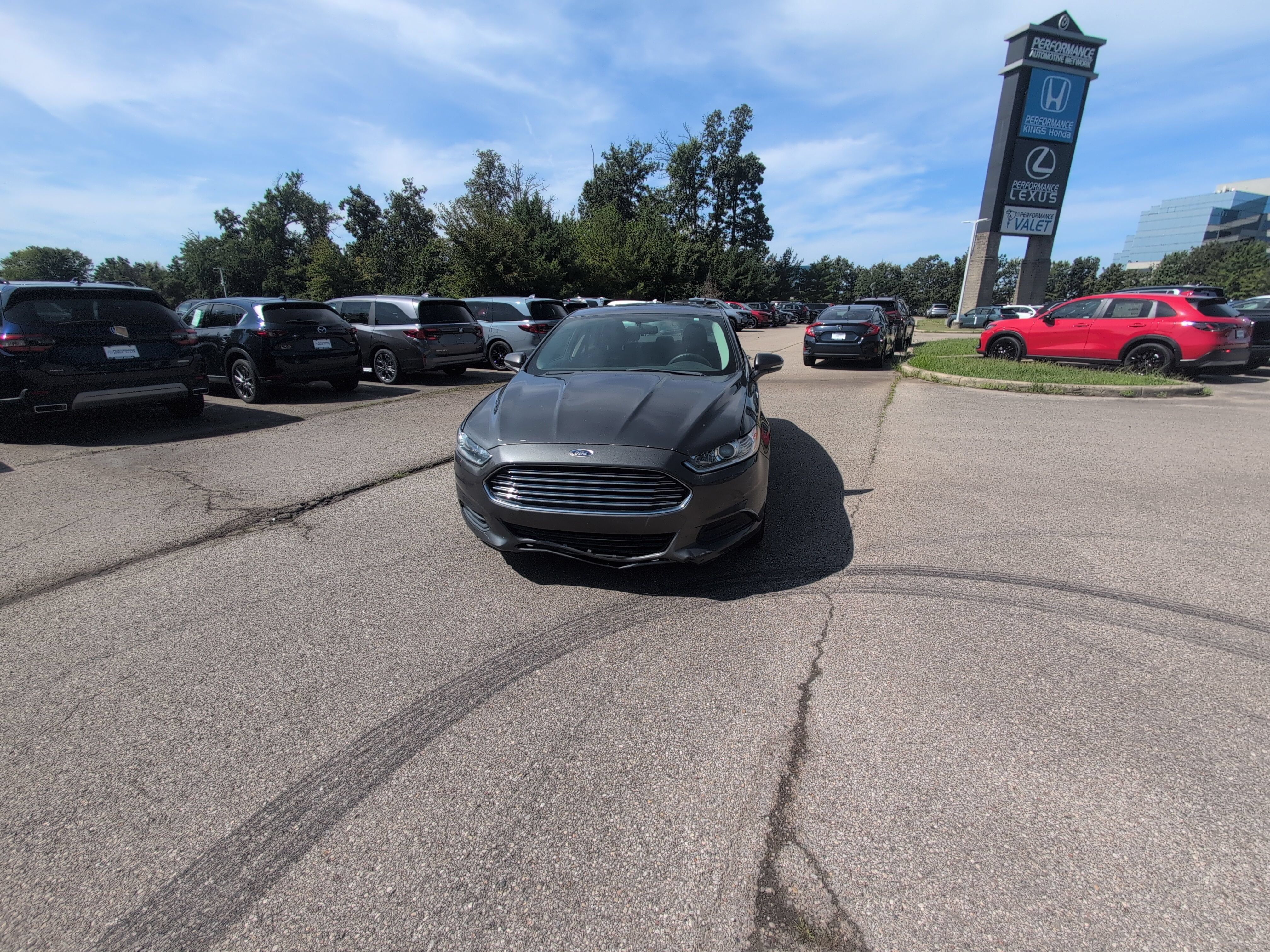 Used 2016 Ford Fusion SE FWD image 12