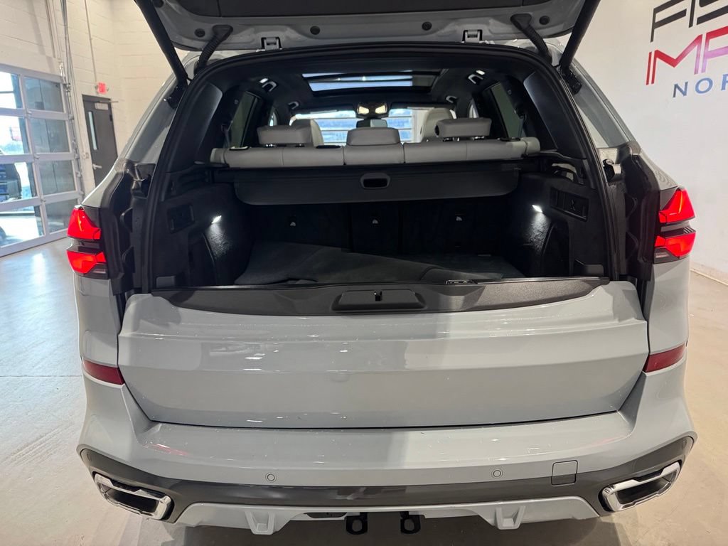 Used 2026 BMW X5 xDrive50e w/ M Sport Package AWD/4WD image 33