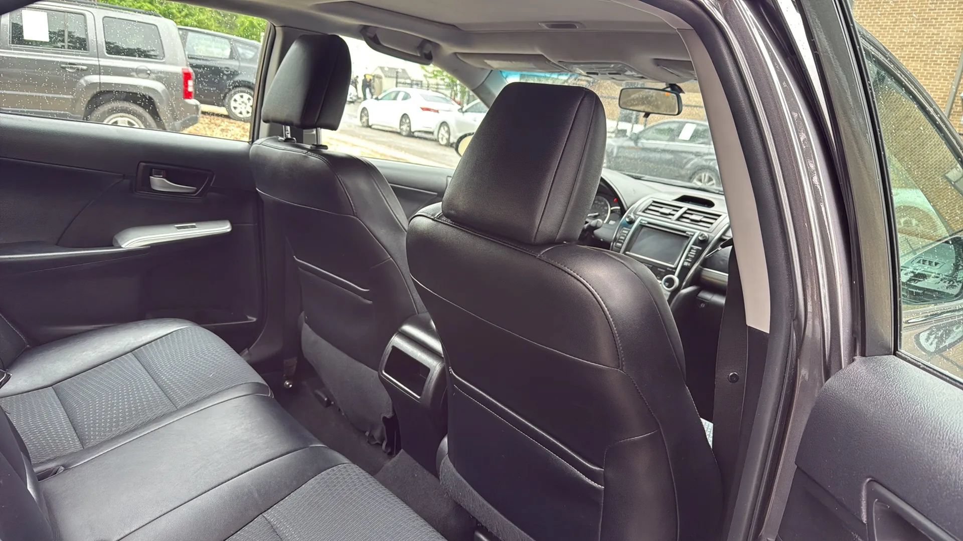 Used 2014 Toyota Camry SE w/ Moonroof Package FWD image 17