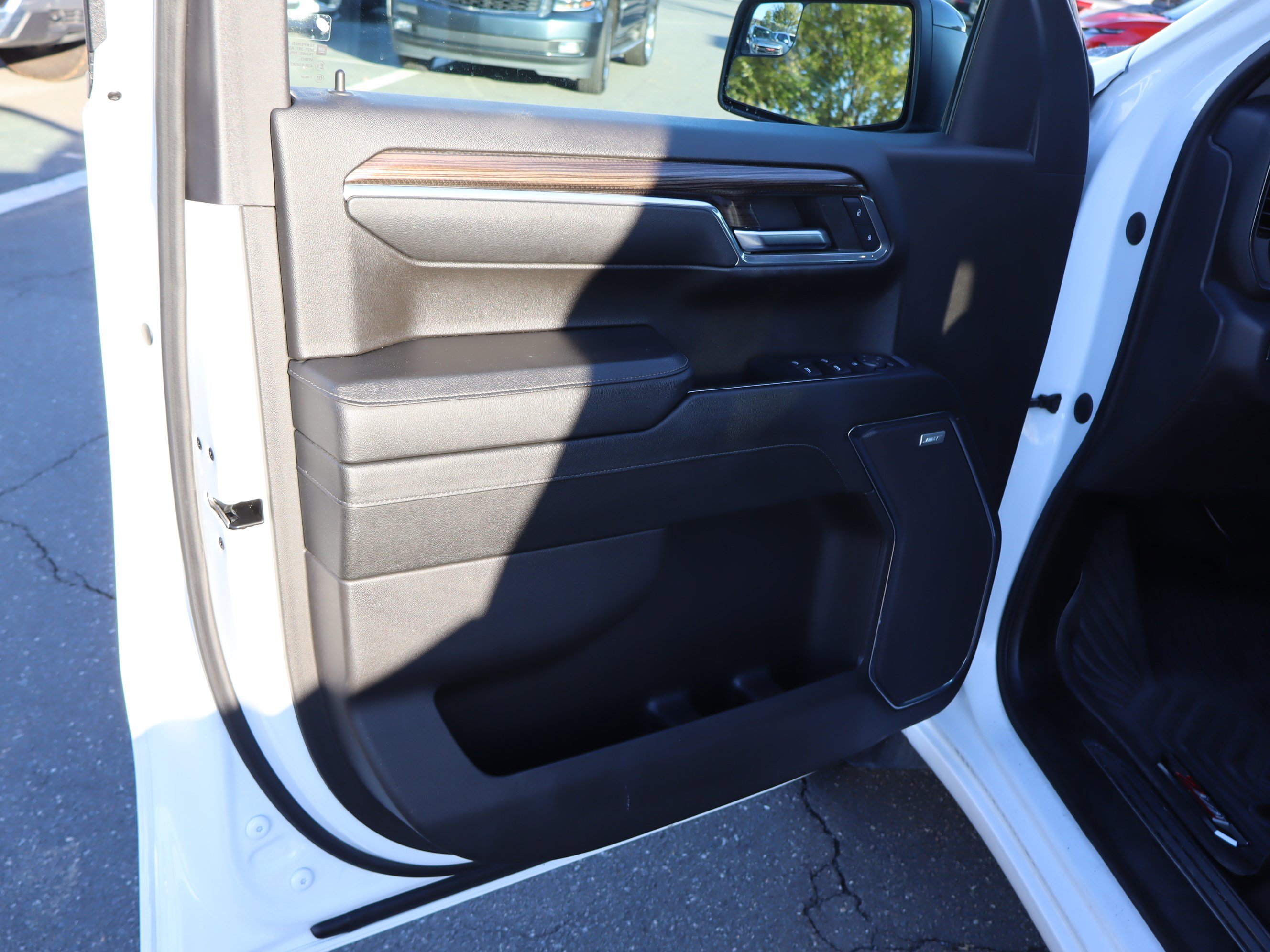 Used 2023 Chevrolet Silverado 1500 LT Trail Boss w/ Convenience Package II AWD/4WD image 16