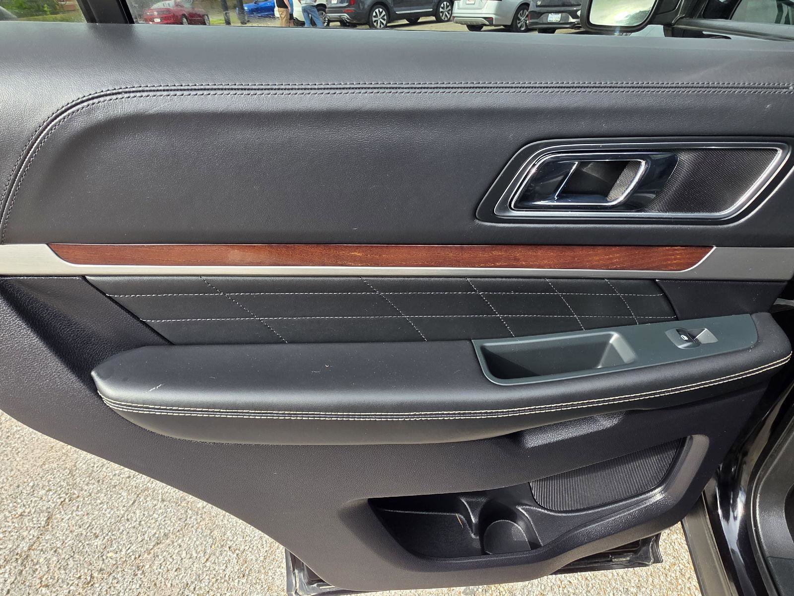 Used 2019 Ford Explorer Platinum AWD/4WD image 46