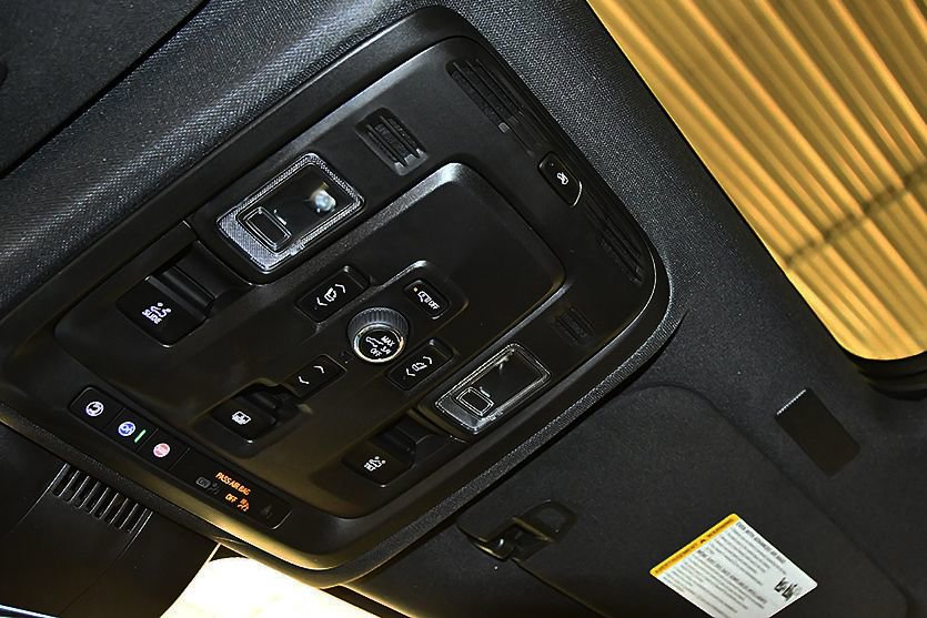 Used 2025 Chevrolet Tahoe High Country AWD/4WD image 25