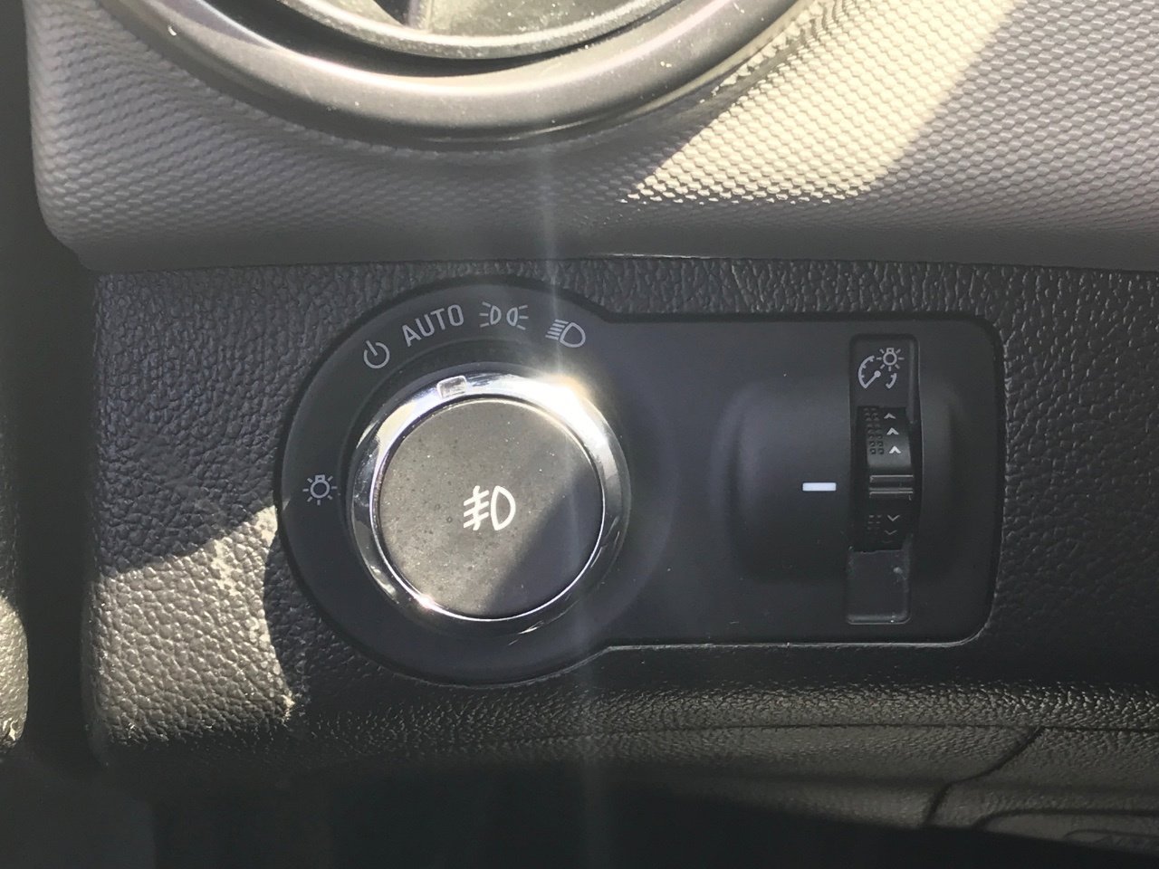 Used 2013 Chevrolet Sonic LTZ FWD image 16
