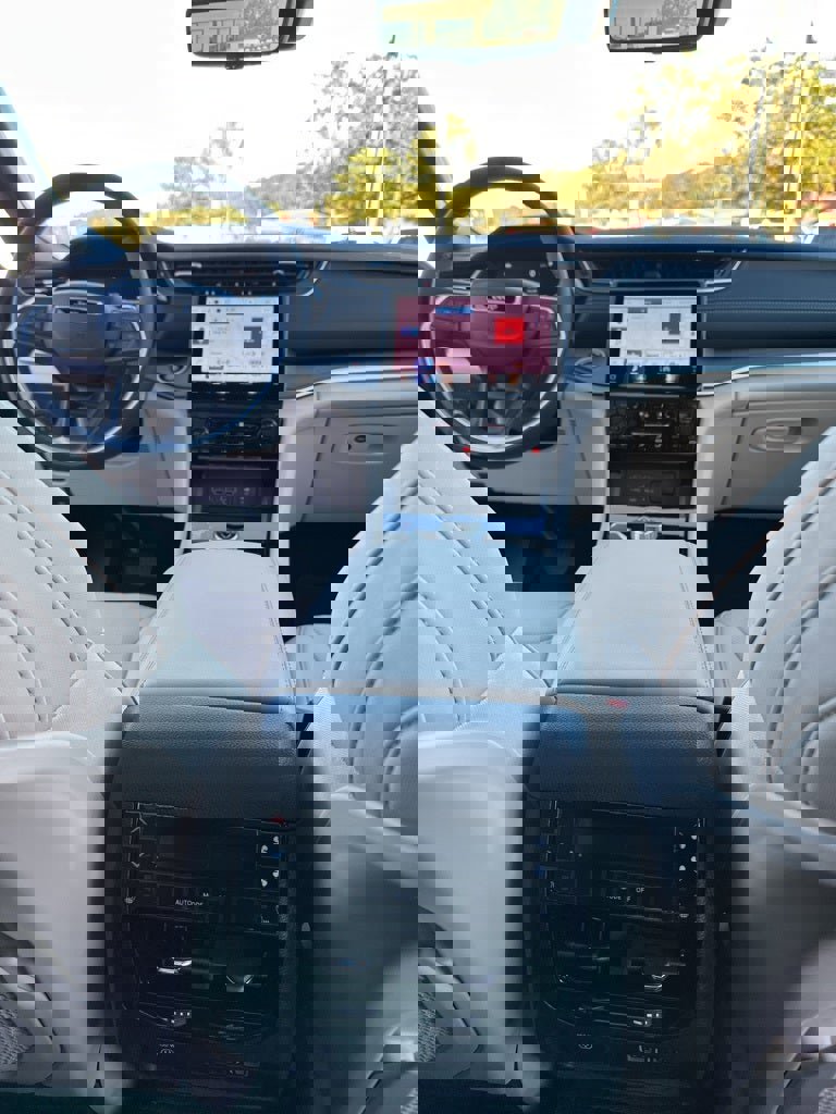 New 2025 Jeep Grand Cherokee L Limited w/ Luxury Tech Group II image 16