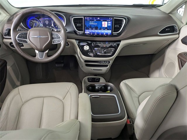 Used 2021 Chrysler Pacifica Touring-L image 28