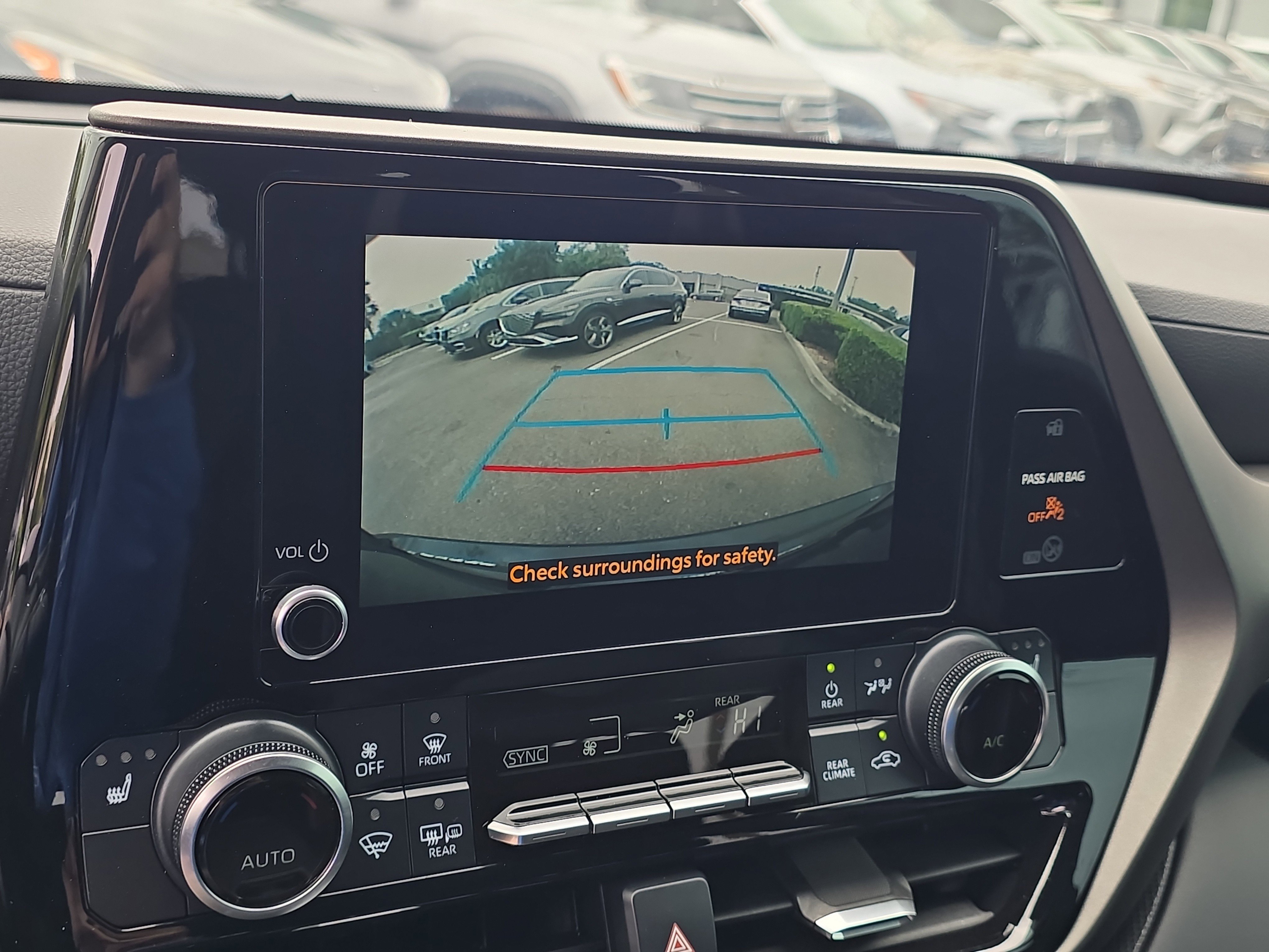 Used 2023 Toyota Highlander XLE AWD/4WD image 26