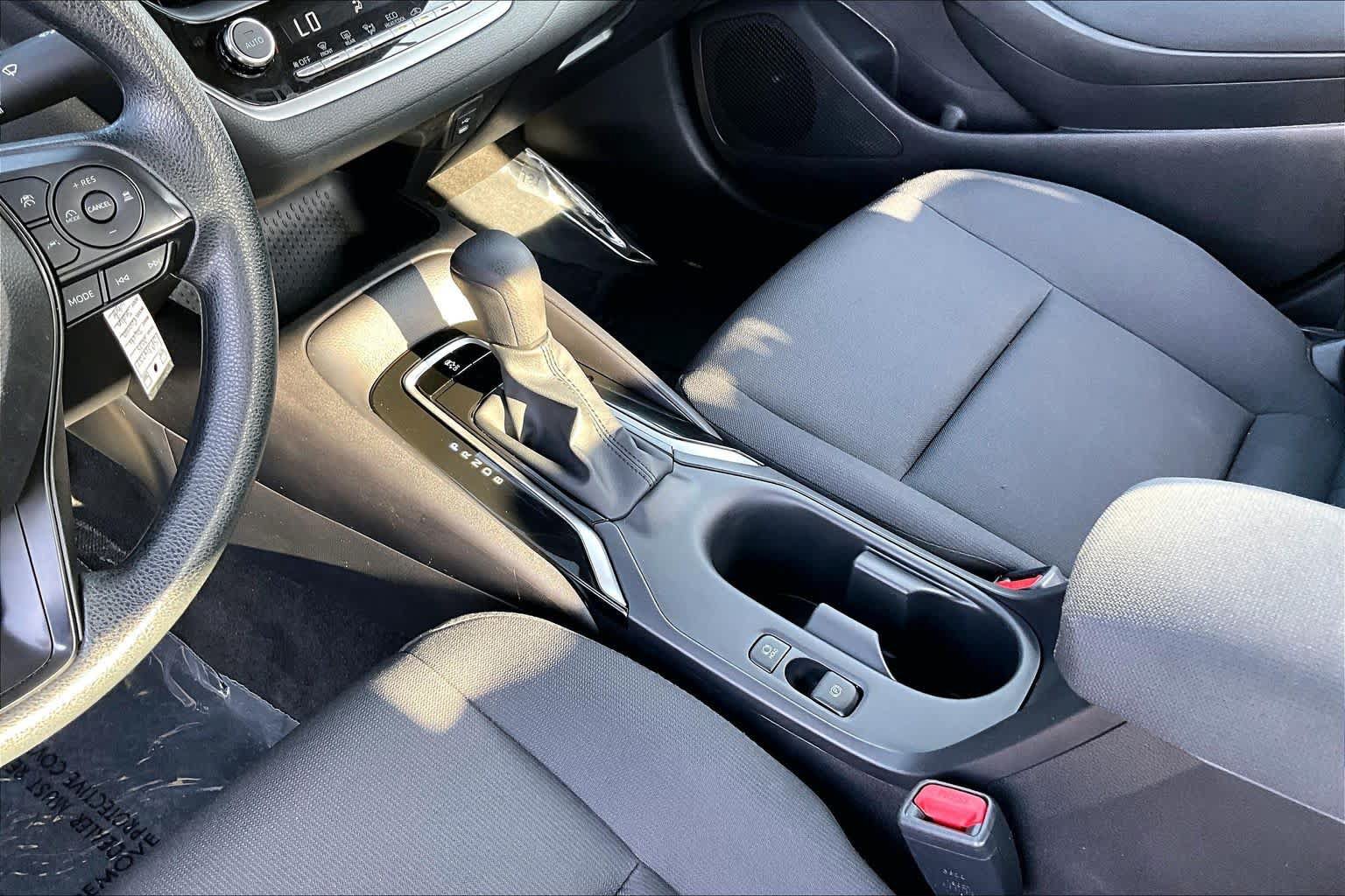Used 2025 Toyota Corolla LE FWD image 17