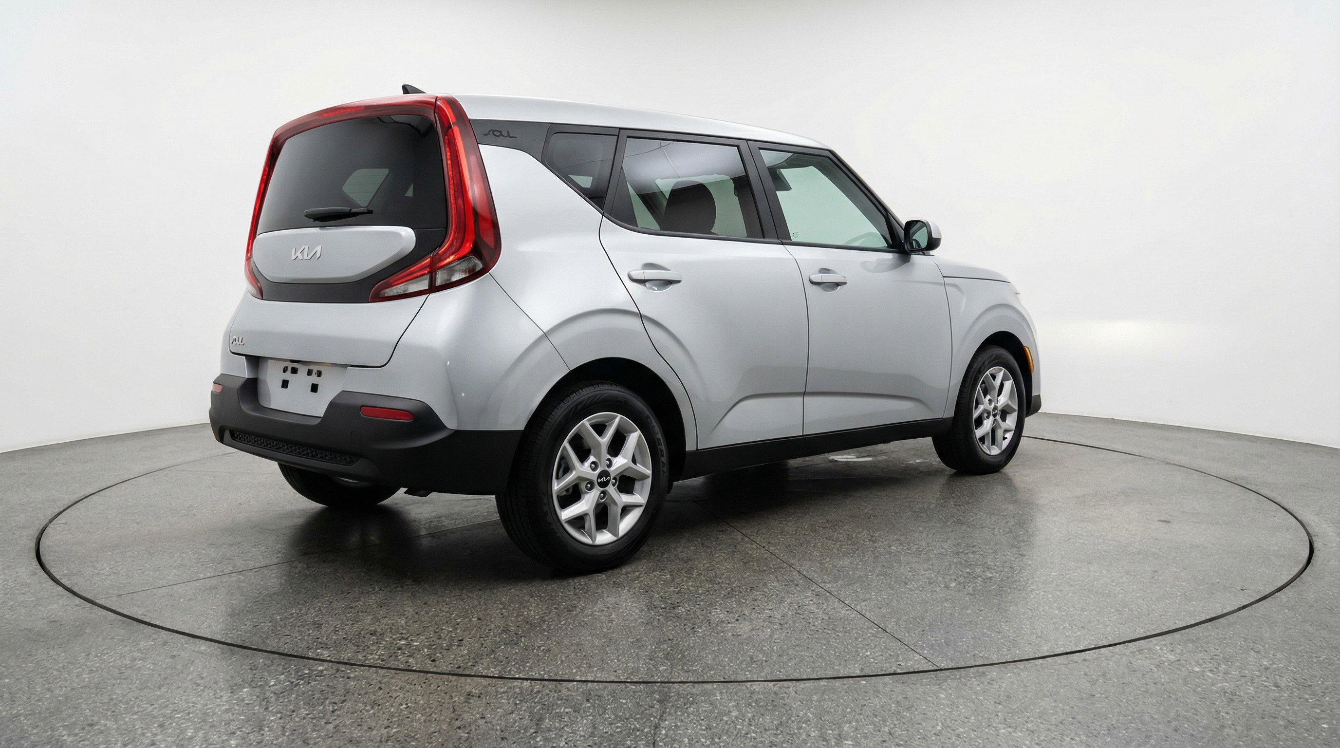 Used 2025 Kia Soul LX w/ LX Technology Package FWD image 9