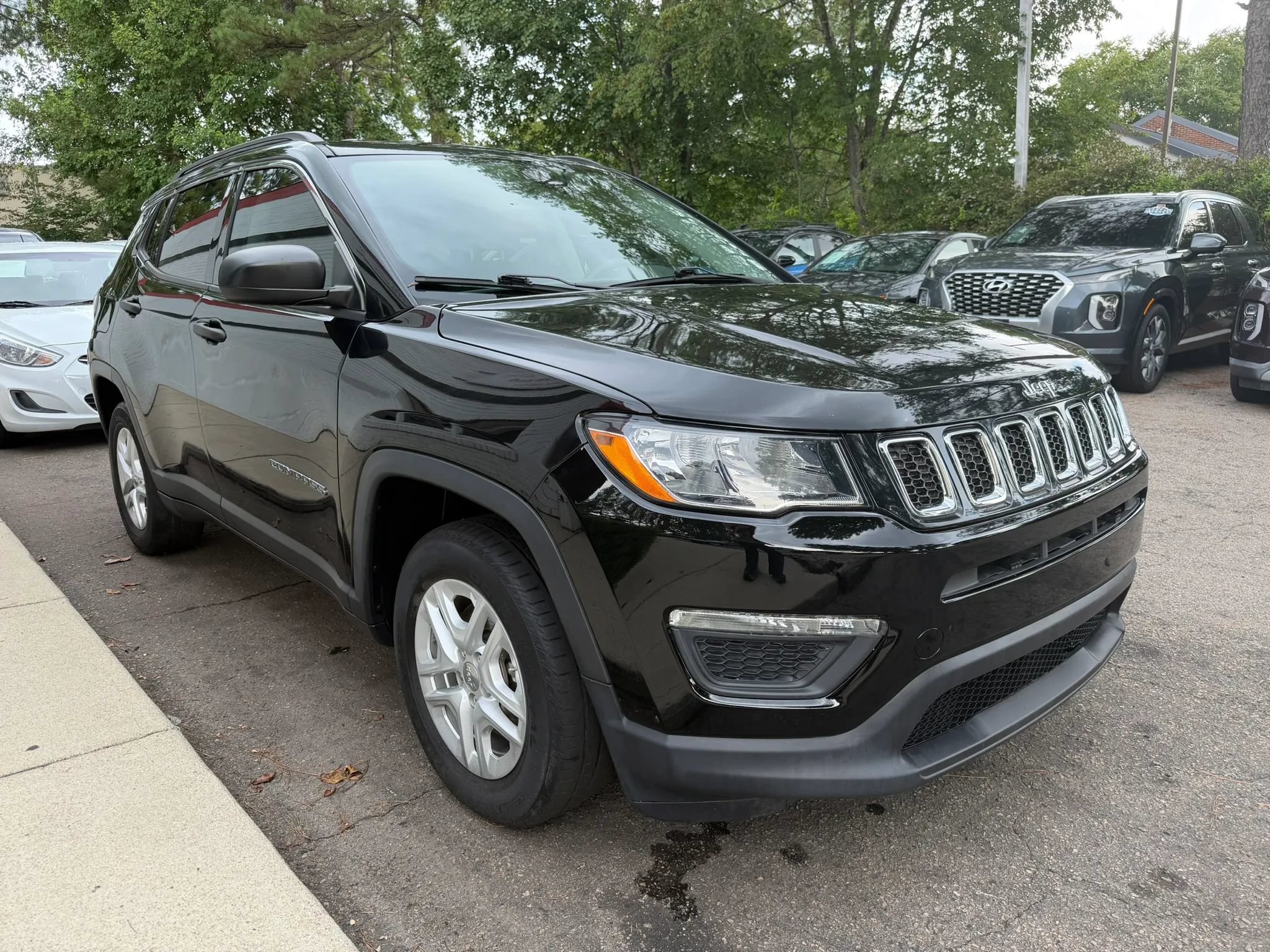 Used 2021 Jeep Compass Sport FWD image 4