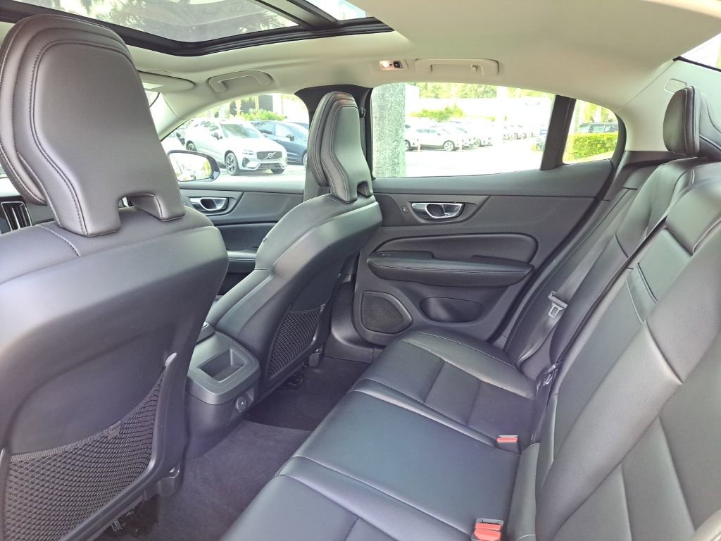 Used 2021 Volvo S60 T5 Momentum w/ Premium Package FWD image 7