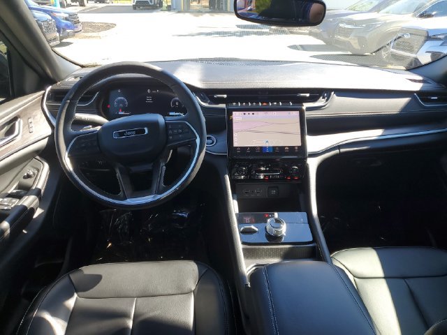 Certified 2024 Jeep Grand Cherokee Limited w/ Black Appearance Package AWD/4WD image 10